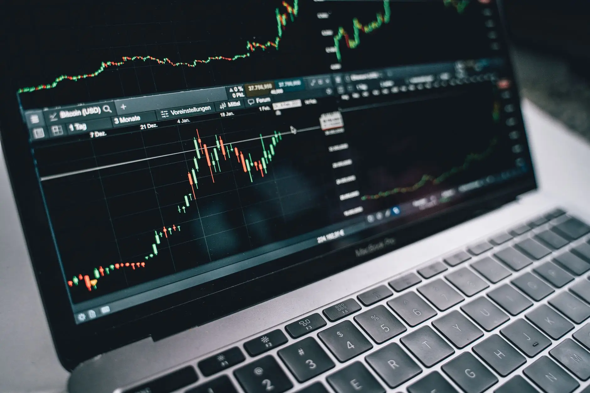 企业打印设备选型指南：激光与喷墨的技术差异与成本分析
